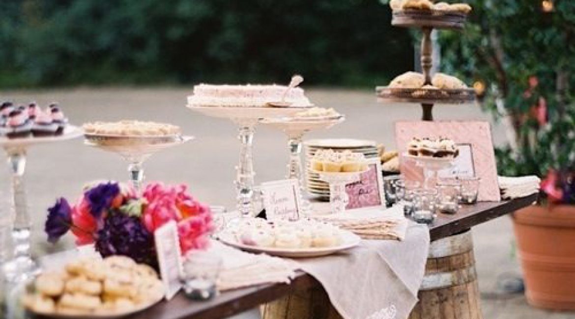 Ideas para decorar una mesa de postres en tu boda